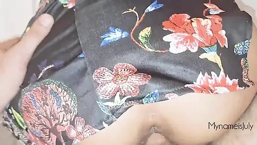 2-2 Thai-Schlampe lässt Papa seine Freunde einladen, sie zu ficken und mit Sperma zu füllen