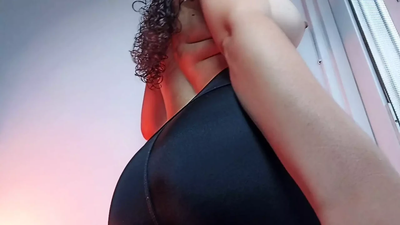 I'm so hot and she wants your cock come and give me your milk