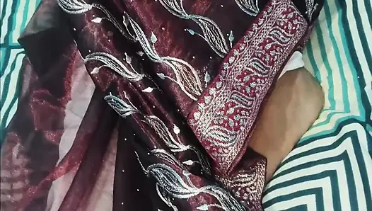 Bhabhi ki hard chudai kardi reel banane ke bahane me