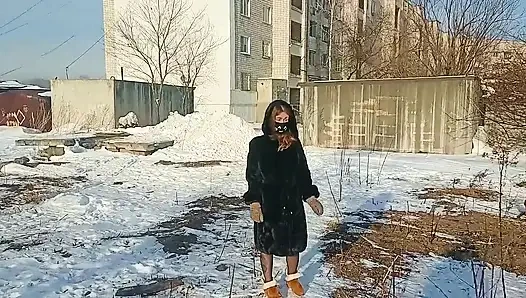 Der Winter ist gekommen! Und das bedeutet, es ist Zeit, in einem Pelzmantel zu laufen!