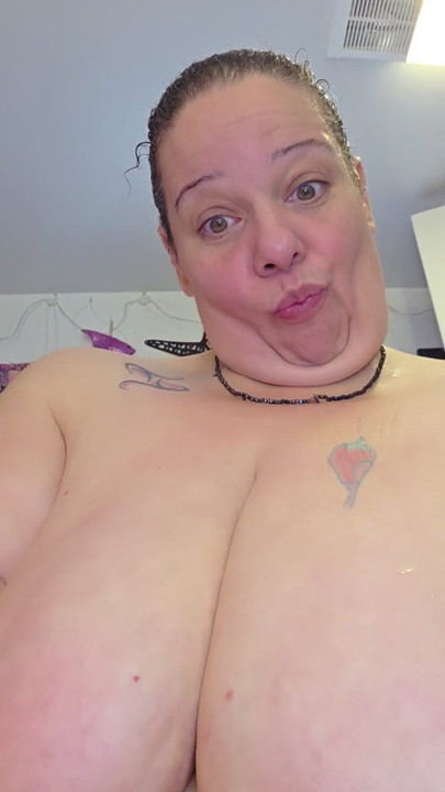 ZWIASTUN DNIA NARODOWEGO BIG BOOBS