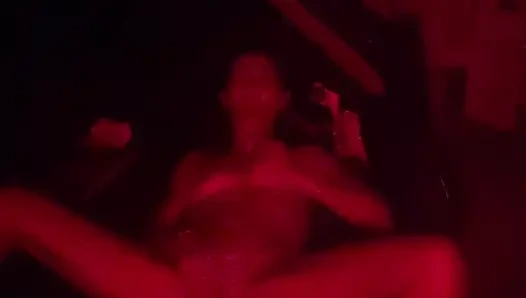 Komşuyla sikişiyor