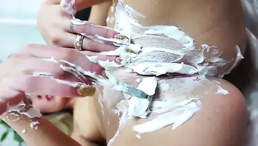 Amcık sikiyor amcık yalıyor parmaklıyor... Amına boşalma