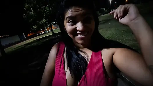 Nicoly mattos pamer memek berbulu dan toket besar di alun-alun