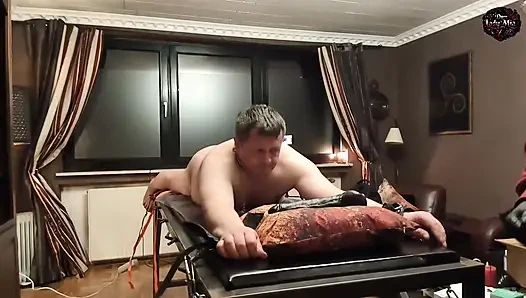 DomLady Mia - Bestrafung des Schreckens für den Sklaven - Training: Arsch gefickt mit der Fickmaschine - Teil 2