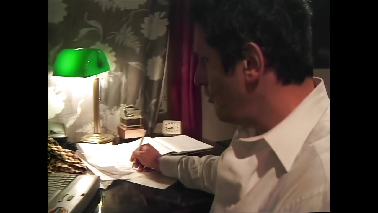 Una Joven Y Hermosa Morena Es Follada Fuerte Por Una Polla Grande Y Madura