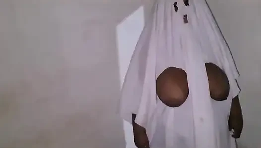 Hantu muncul dan bangkrut banget (termasuk anal).