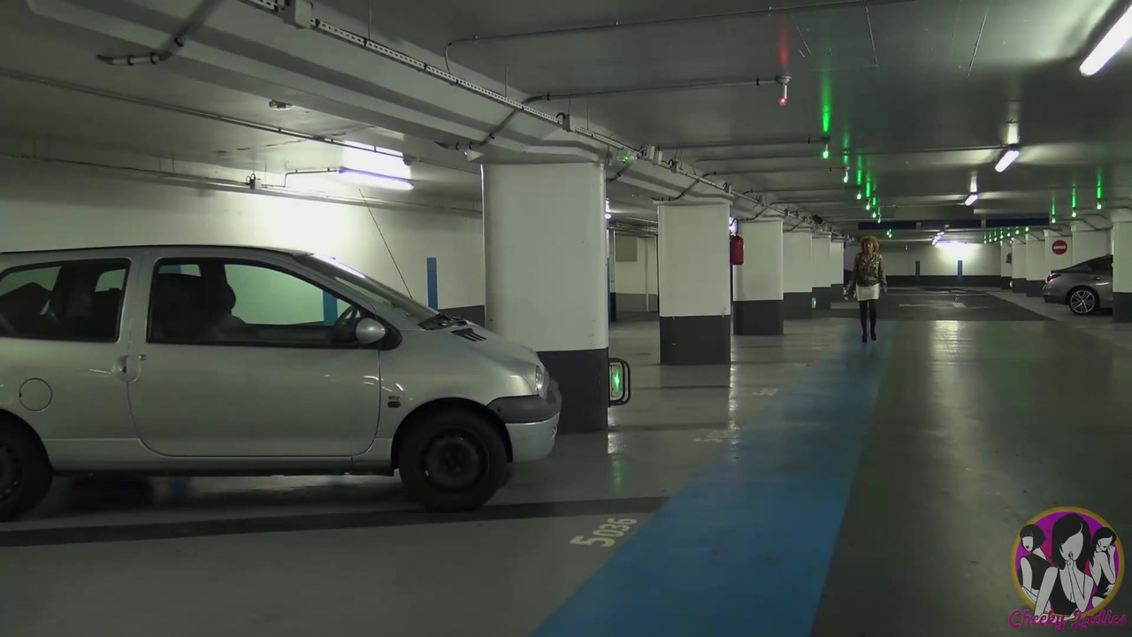 黑人熟女与双插玩重口味3P