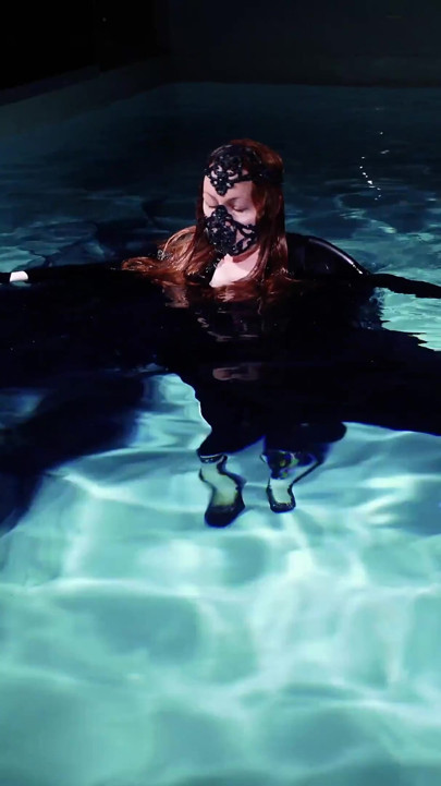 Underwater shooting - full backstage