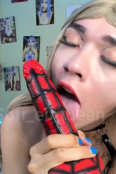 BJ submissive blonde fucking her mouth with spider dildo