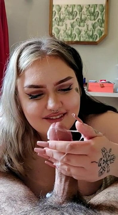 Enjoyed the cumshot on her hands