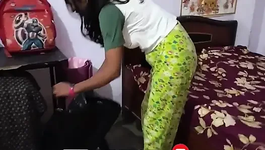 Ich habe die stiefschwester meines freundes gefickt, während er im nebenzimmer ist