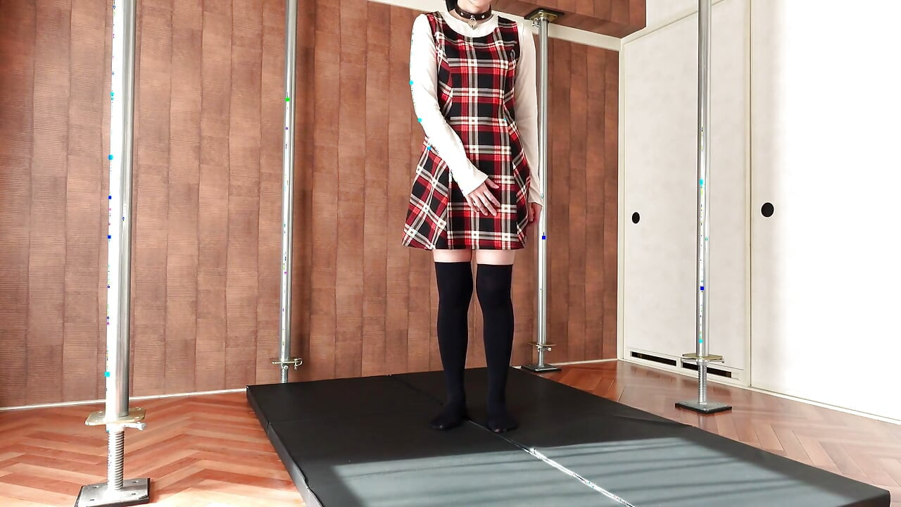 私人视频拍摄. 一个受虐狂的女孩被绑住