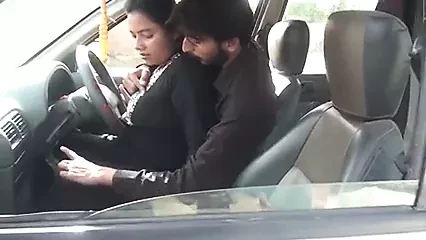 Bhai ne bahan ko car me choda
