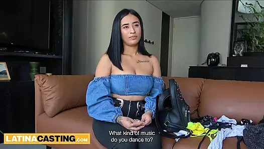 Aku bantuin tante seksi latina dengan pantat bahenol yang nggak pernah dia bayangkan