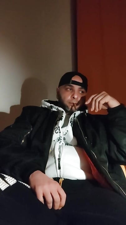 Dirtyjunkbro Is Bored He's Looking for Buddies