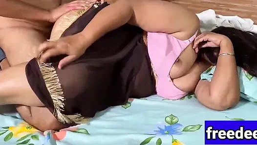 Hizmetçimi sikiyorum. Tam Hintçe XXX