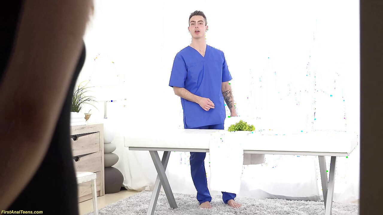 drobná teenagerka má první drsný dp ošukaný