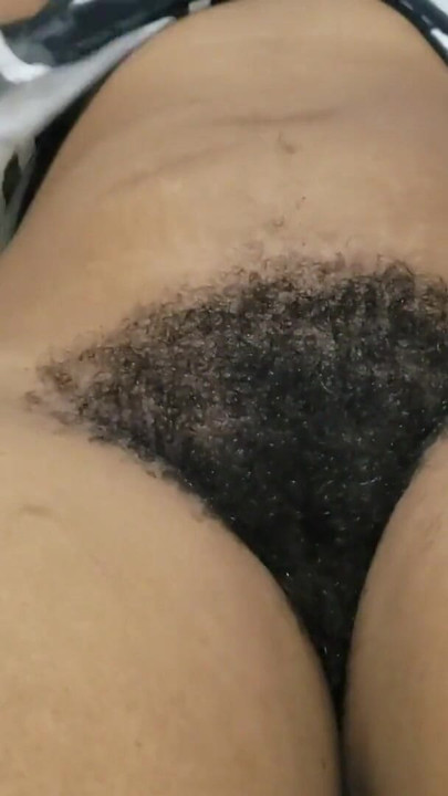 Curvilínea quente milf fode com buceta mais peluda close-up | Clipe 1