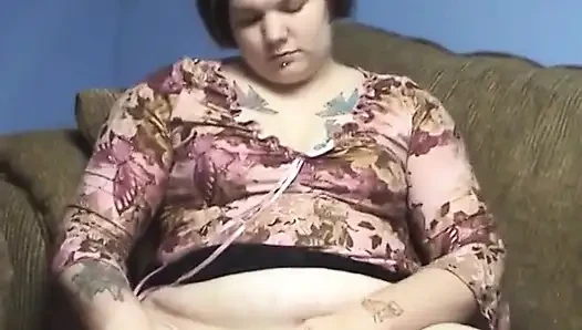 Şişman piliç amına sokmadan önce cam dildo emiyor