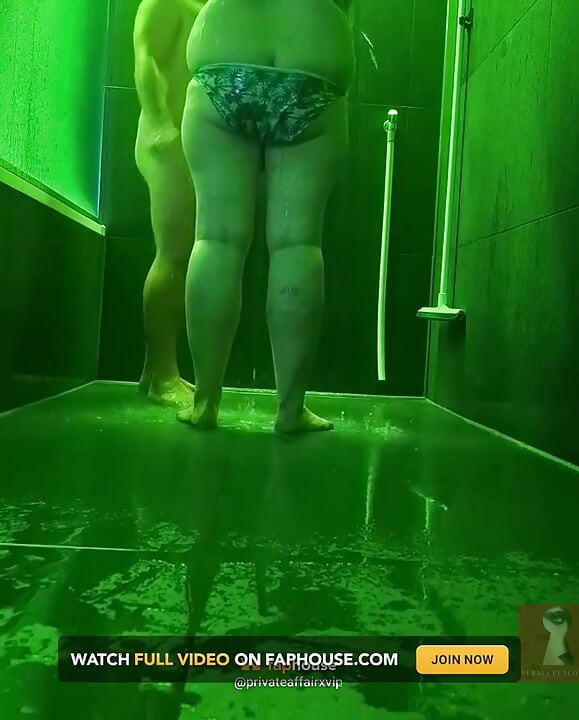 Un Fan De 18 Ani M-a Reperat La Spa-ul Public Și M-a Umplut De Hidromasaj
