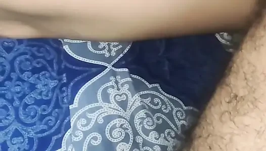 Друг моей невесты трахает меня, пока моя невеста снимает нас