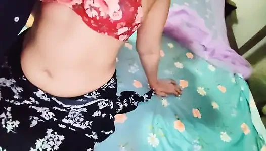 (Srilankan Sinhal Voice) seksi öğretmen edepsizce konuşuyor ve personelle sikişiyor..