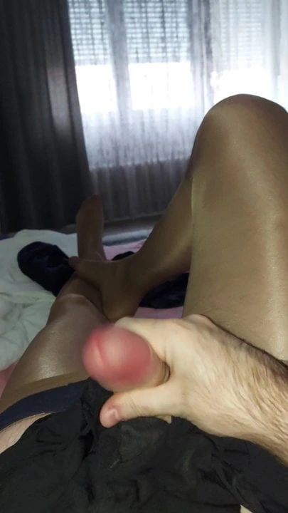 Cumshot over glamour ginestra 40 den