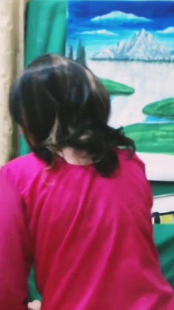 Emotivni trenutak iz filma "Lovense Lush brzo uzbuđuje curu pred kamerom"