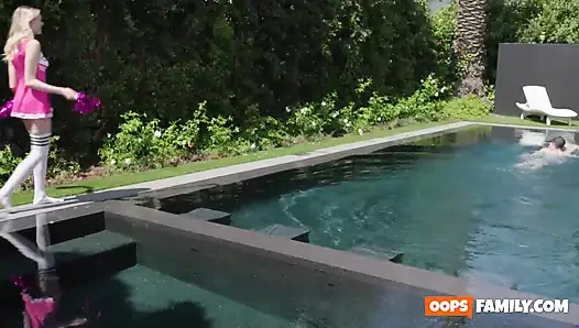 Abang tiriku nunjukin video bocor XXX yang luar biasa.