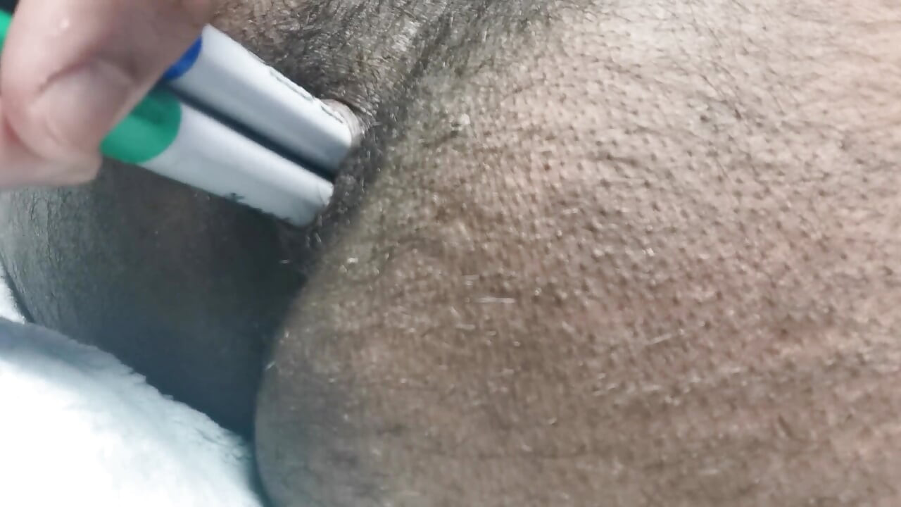 Indian Teen Puts Sharpie's up Ass