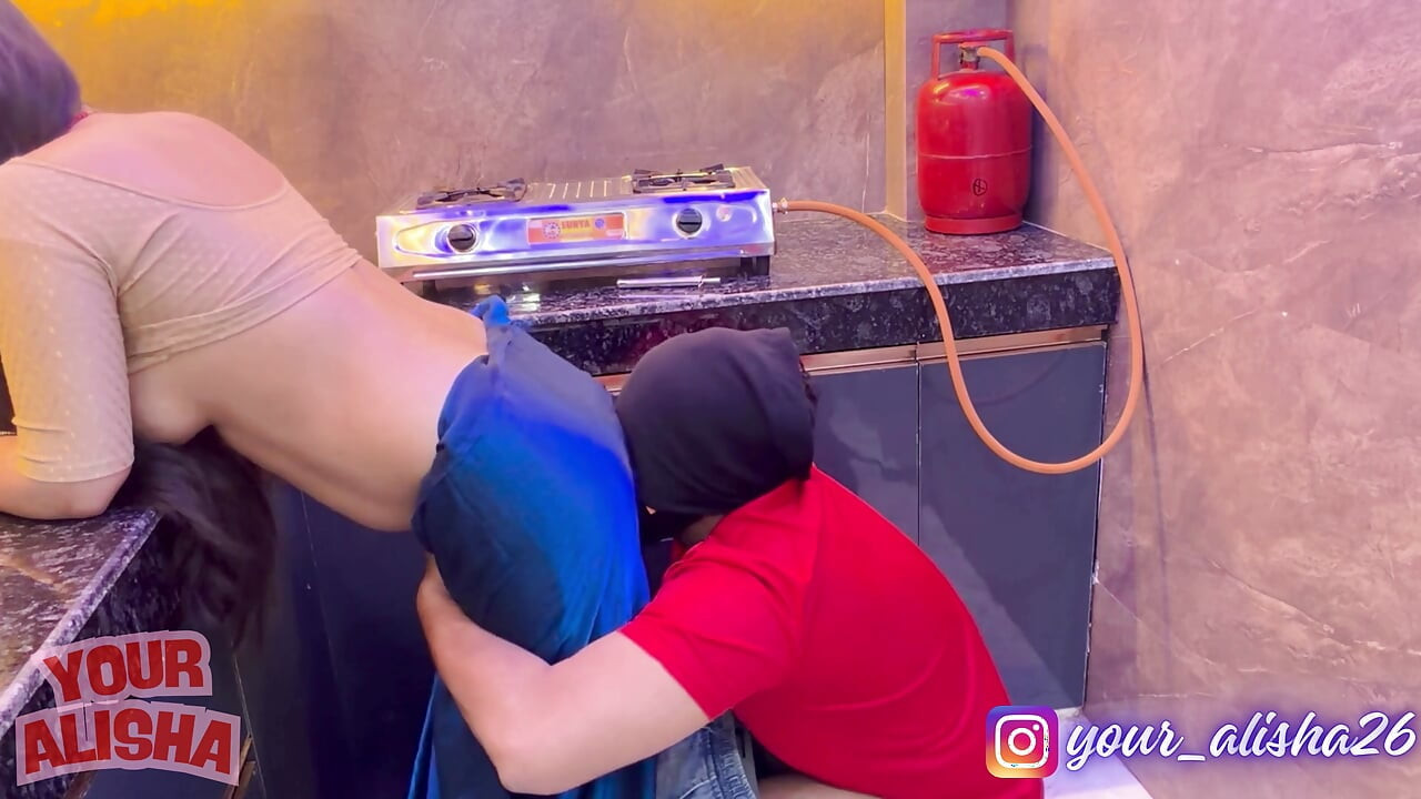 Alisha se kaha khulke Reels videos bnaya kro .. to wo Kholkar Banane Lag gyi Reels