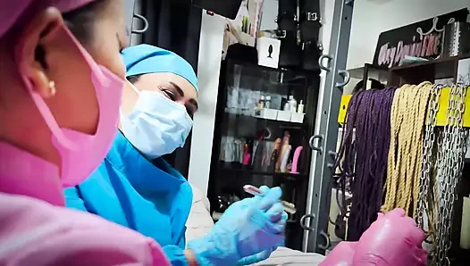 2 zalim hemşire tarafından mumyalanıyor ve işkence ediliyor