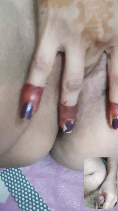 Episkt ögonblick från "pojkvän Instagram Videosamtal Sexchatt, live visar bröst och Rosy Fitta, Tight fitta xxx video"