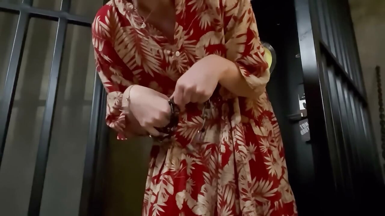 Dag 1 i tjeneste hos overlegen femdom-gudinne – ASMR-rollespill