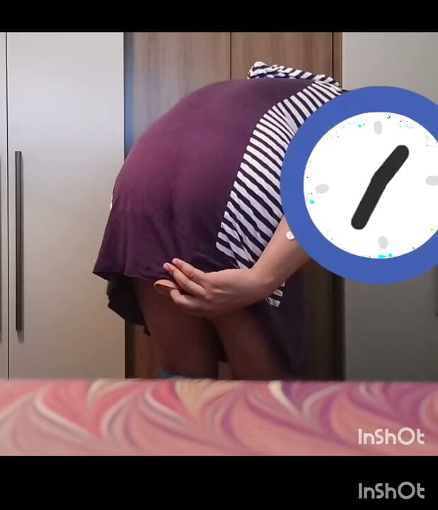 ফেমবয় তার পাছায় ডিল্ডো ঢোকাচ্ছে