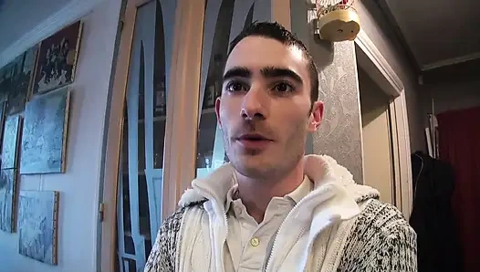 Güzel 19 yaşındaki orospu, kayınbiraderiyle porno çekiyor