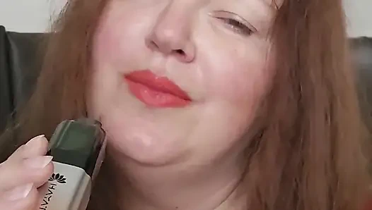 Foggy lady in rot, dampft