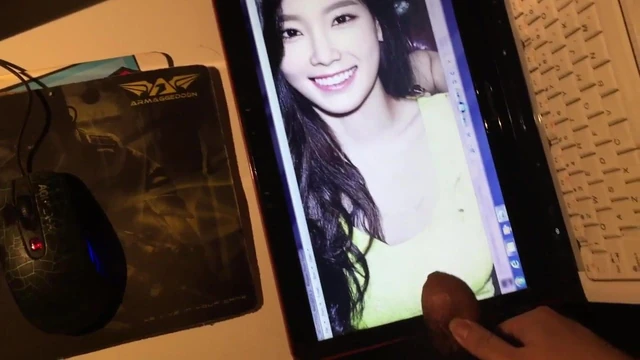 cum on Taeyeon (birthday Tribute)