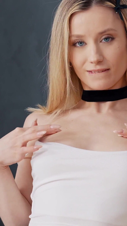 Gorgeous Girl Lily Blossom with Amazing Young Body