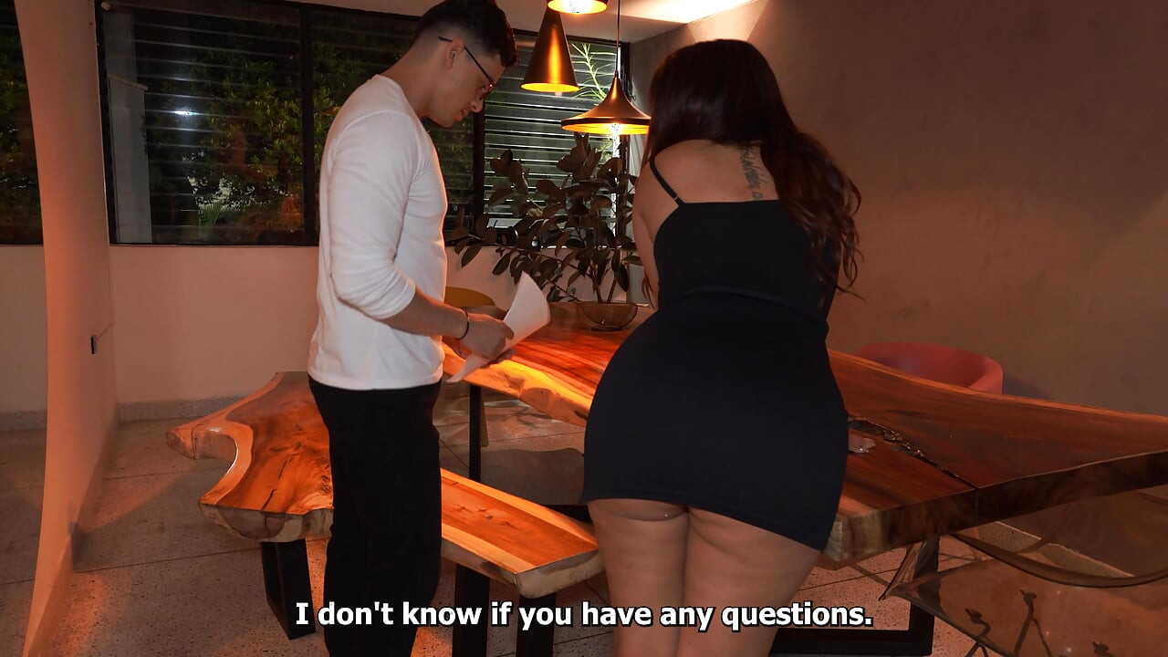 Real estate broker seduces its client with its great attributes for the signing of the contract! They have sex wildly on the table