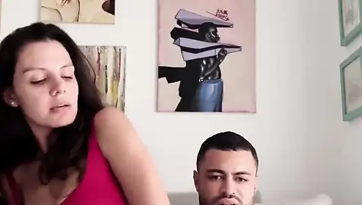 Ro çok sevecen bir şekilde yaklaştı