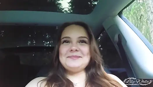 Ormanda bir yabancı tarafından sikilmek için arabamda bekliyorum