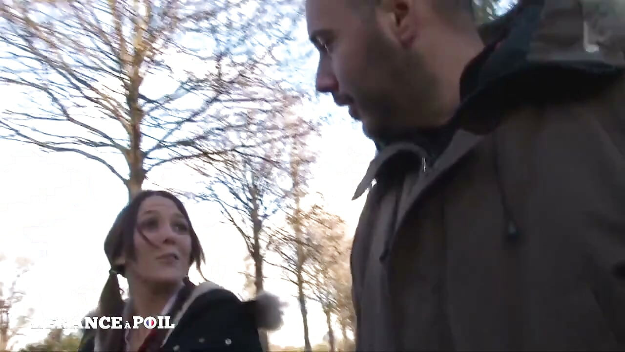 Charlie, studentă la sociologie, îi place să fie futută tare și să înghită sperma
