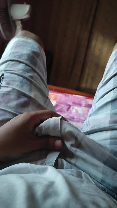 Handjob in Bed for solo pleasure