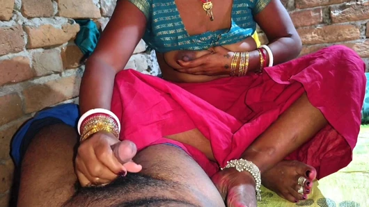 Indian desi village Suman bhabhi ne bhaiya ke lund pe boobs se doodh nikal kar muth mari aur apne chut me kala lund se chudai karwayi