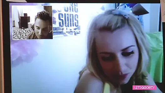 Gadis remaja retro rambut pirang lagi asik ngentot