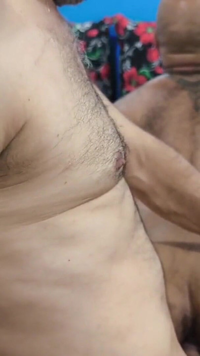 iza kulisa Carmone i njezina oca kako jebu bradatog medvjeda | Isječak 1