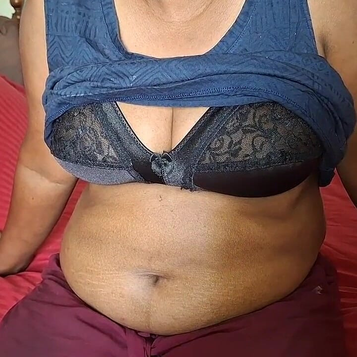 Tante seksi asia ini nggak bisa menahan diri untuk ngentot sama video viral orang lain