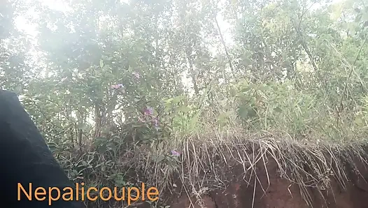 Bf le jangal ma chikna bolako jhadima chikaye